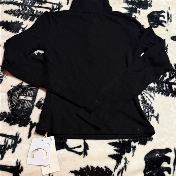 Commense Elegant Black Top - Picture 5 of 5